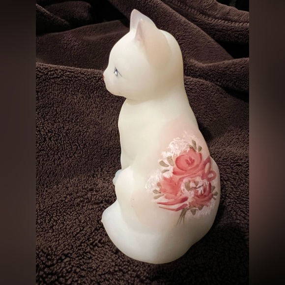 Fenton Vintage Opal Satin Hand Painted and Signed Glass Bear - Picture 3 of 8